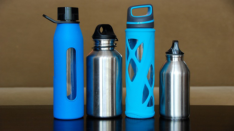 Stainless Steel vs Plastic Bottles: Which one to opt for?